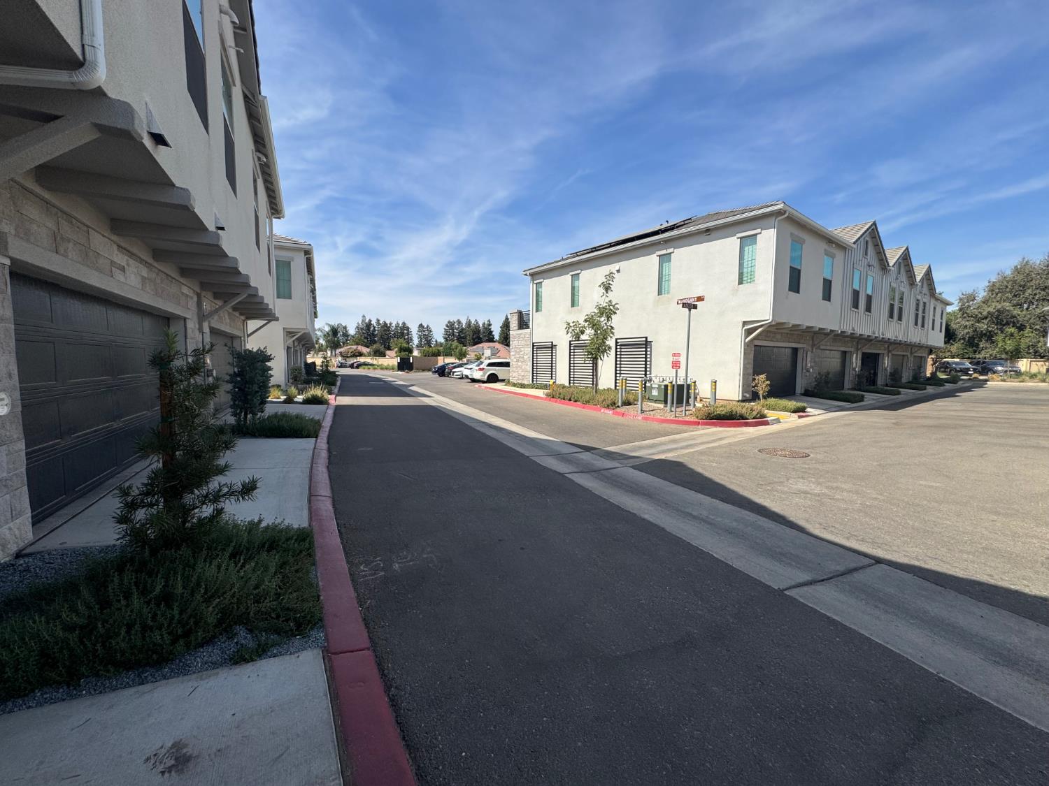 606 W Mahogany Ln, Clovis, CA 93611