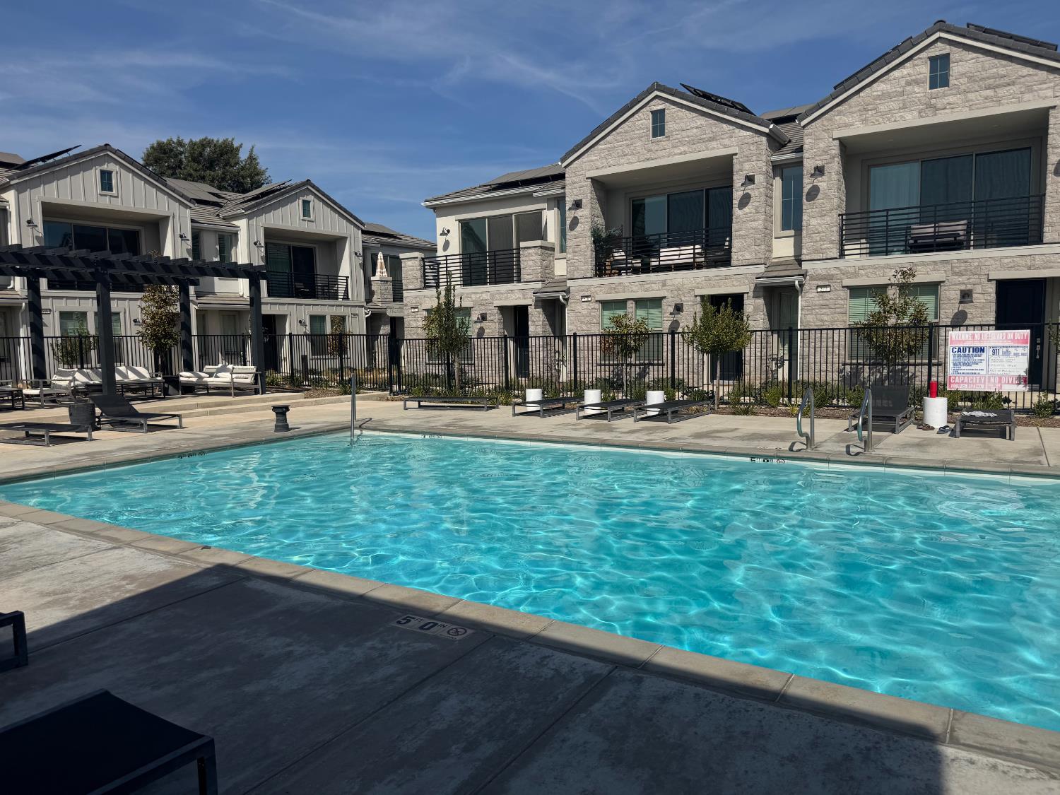 606 W Mahogany Ln, Clovis, CA 93611