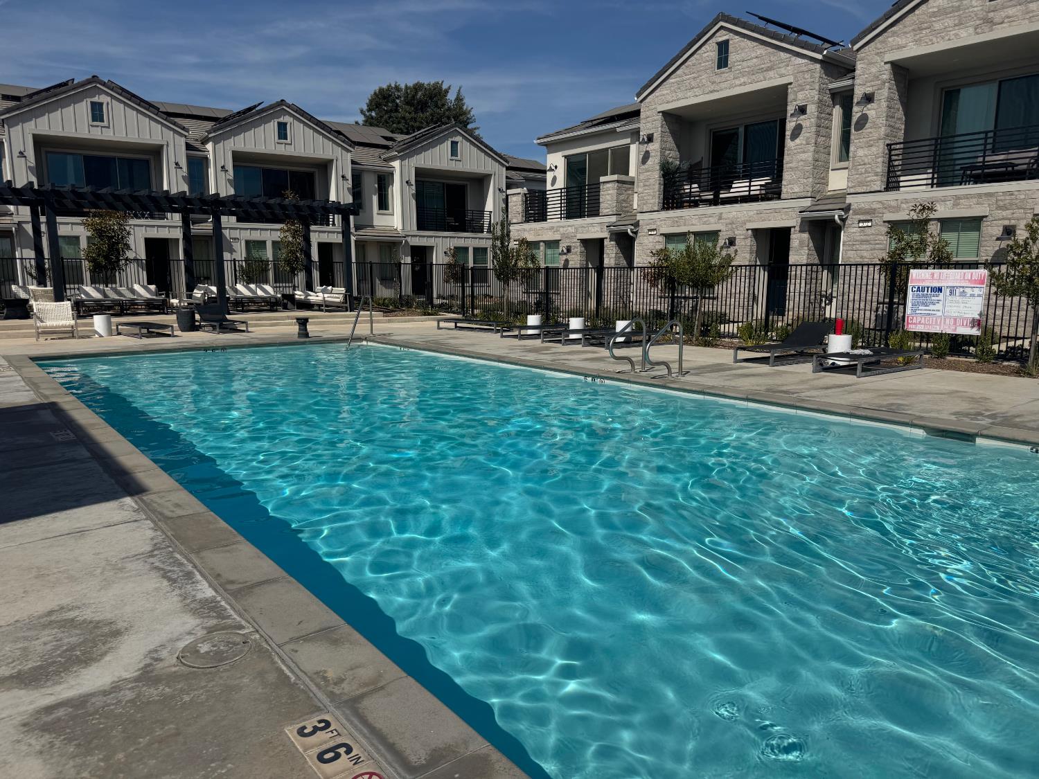 606 W Mahogany Ln, Clovis, CA 93611