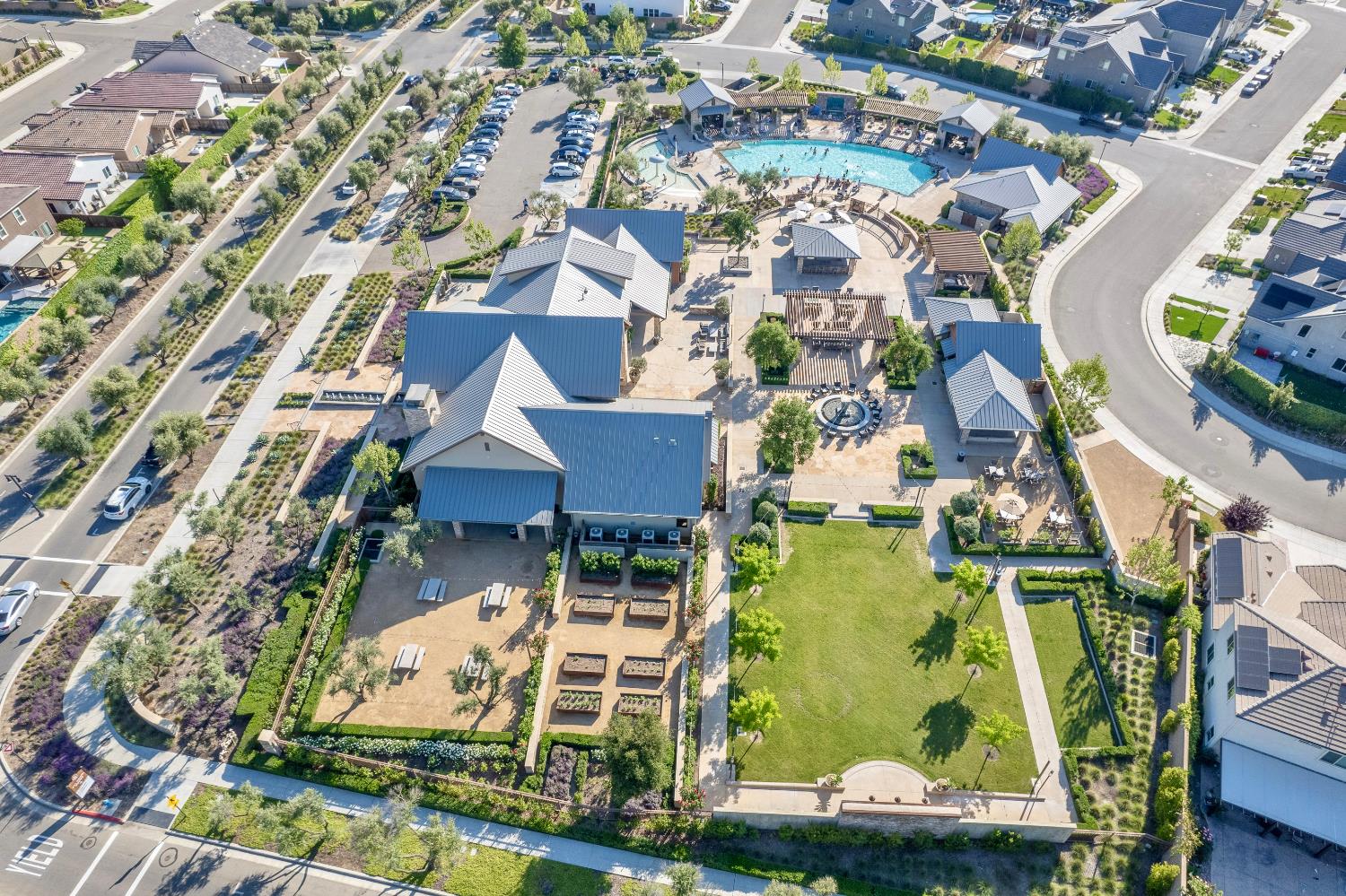365 Sunset Dr S, Madera, CA 93636