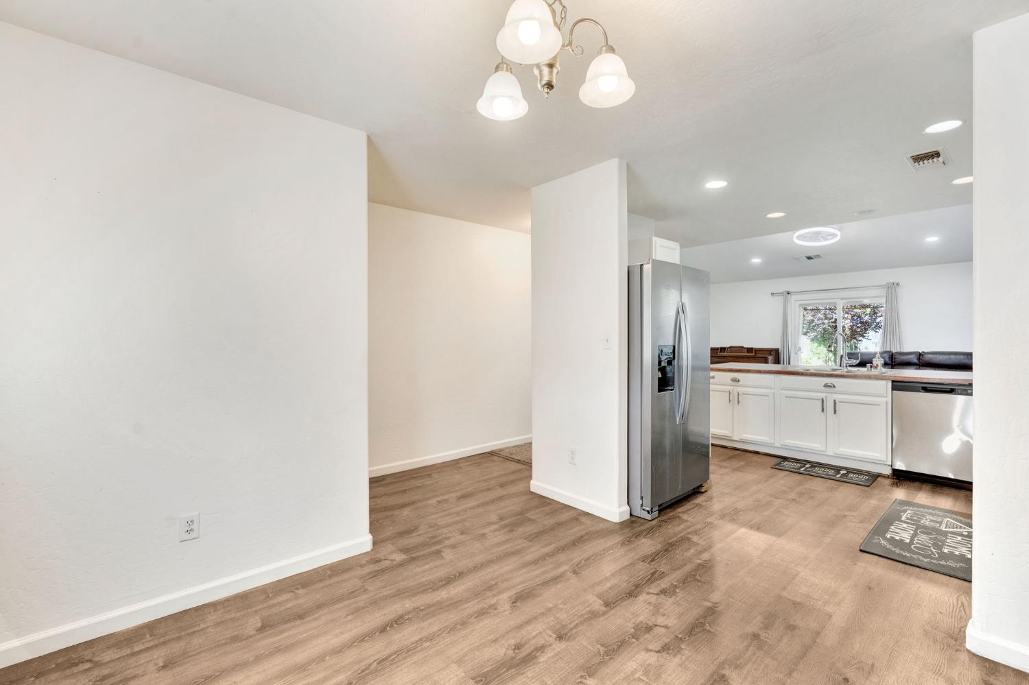 512 S Sunnyside Ave, Fresno, CA 93727