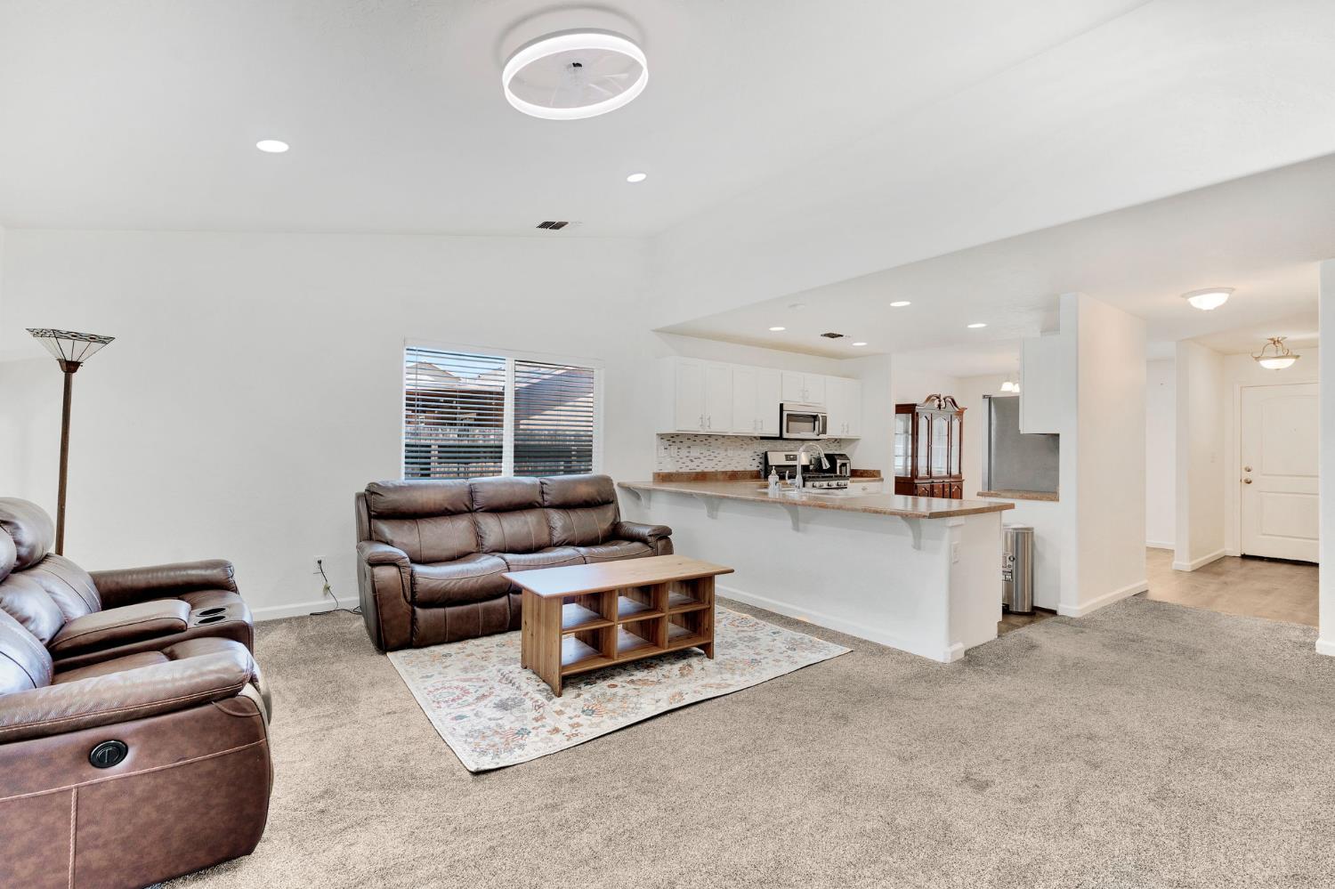 512 S Sunnyside Ave, Fresno, CA 93727