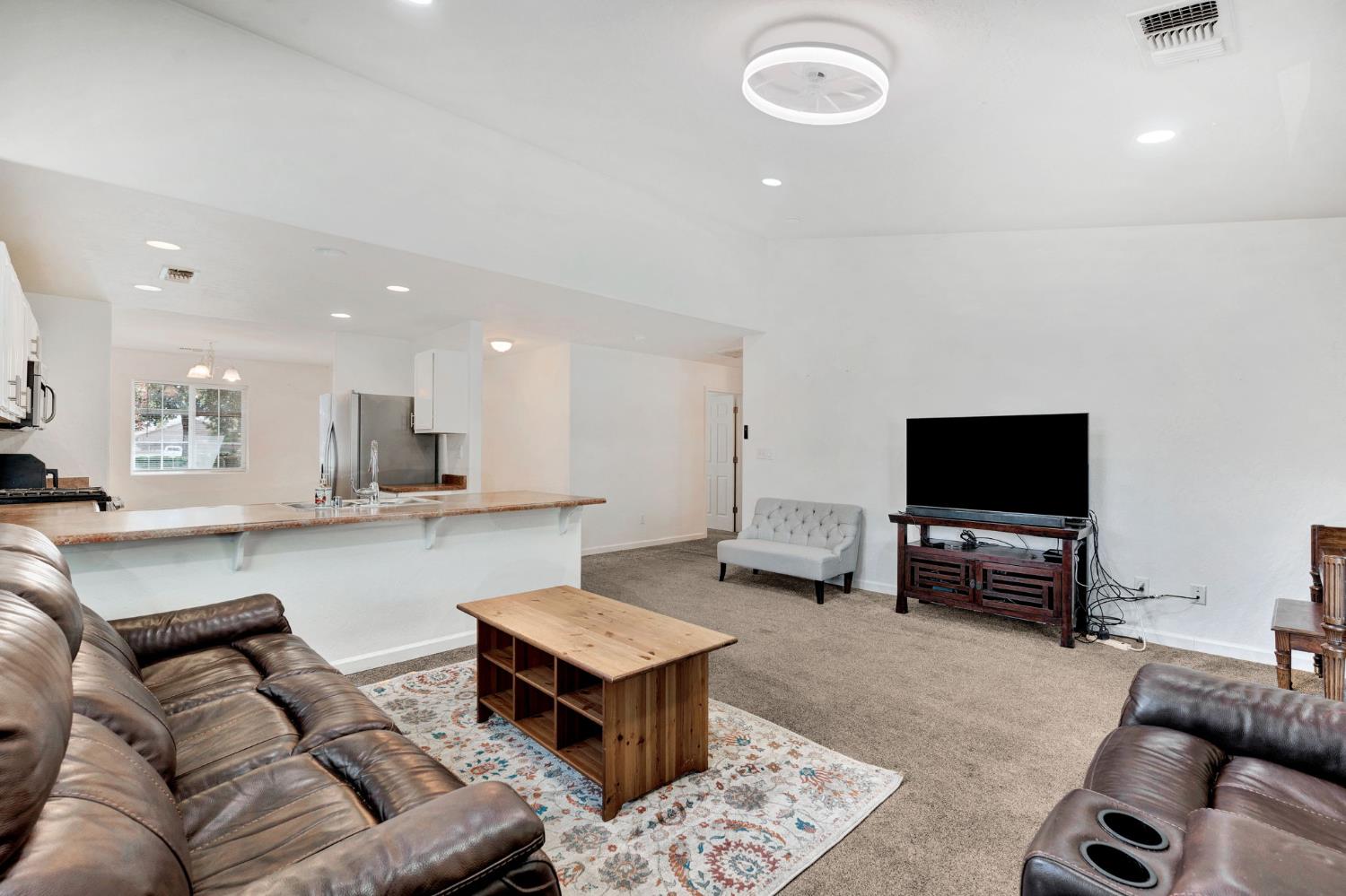 512 S Sunnyside Ave, Fresno, CA 93727