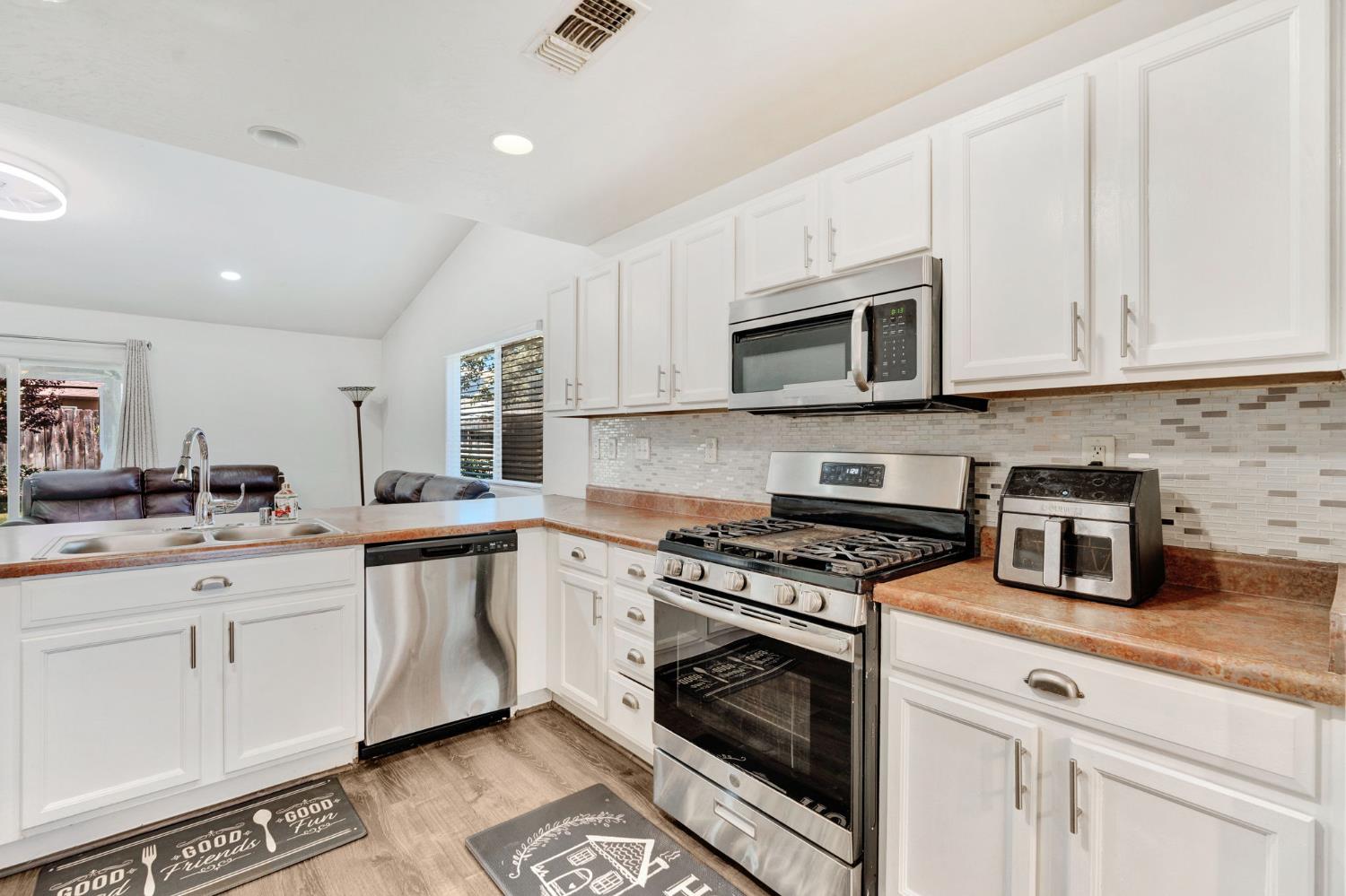 512 S Sunnyside Ave, Fresno, CA 93727