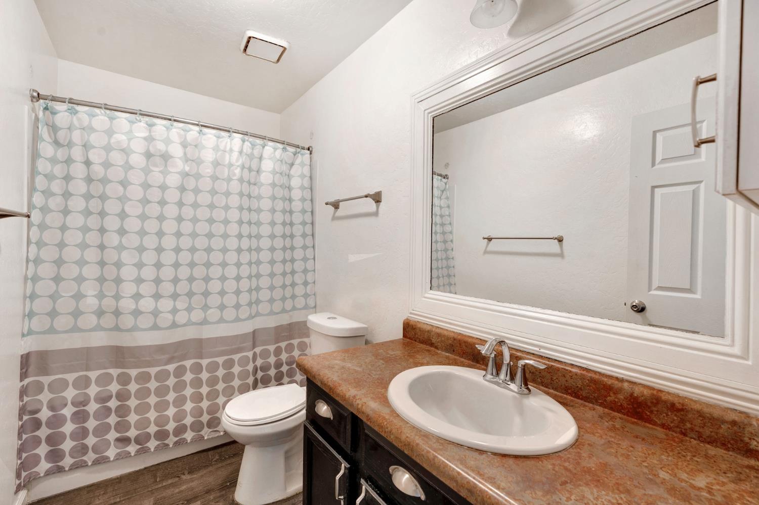512 S Sunnyside Ave, Fresno, CA 93727