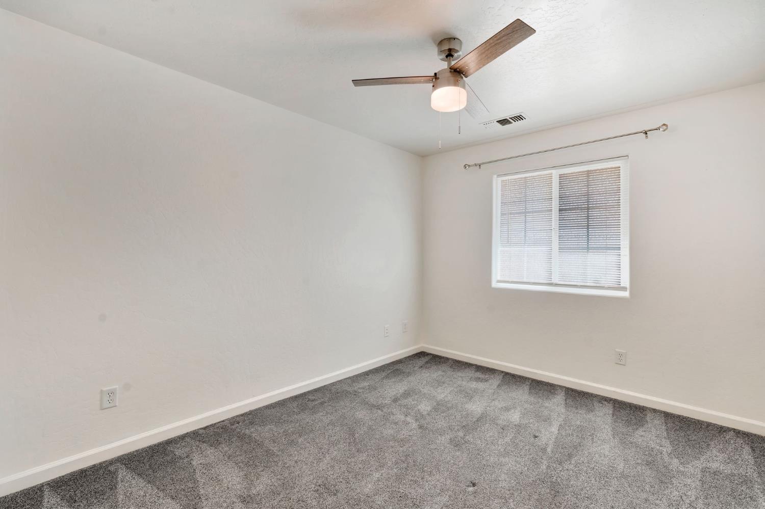 512 S Sunnyside Ave, Fresno, CA 93727
