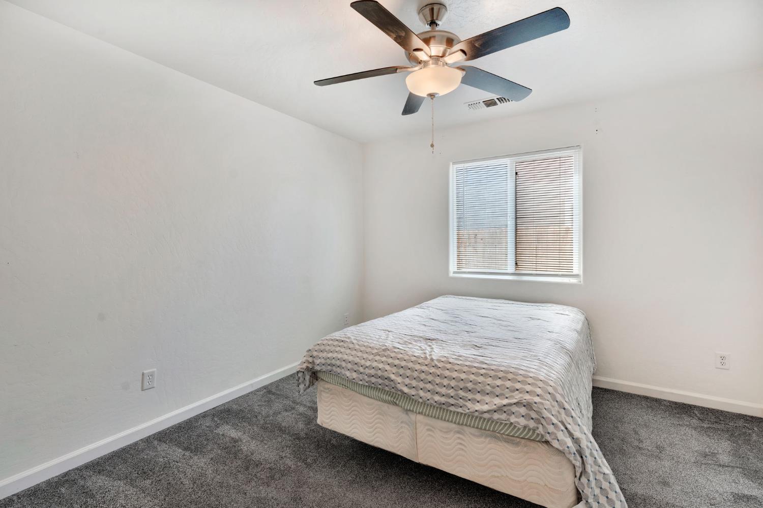 512 S Sunnyside Ave, Fresno, CA 93727