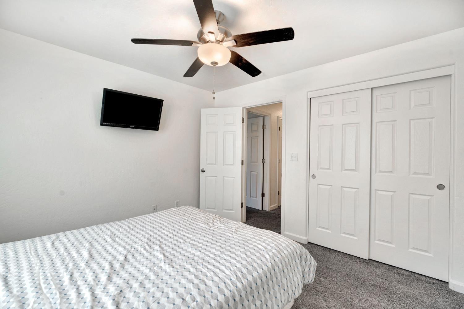 512 S Sunnyside Ave, Fresno, CA 93727