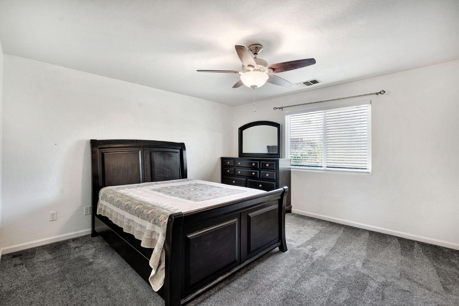 512 S Sunnyside Ave, Fresno, CA 93727