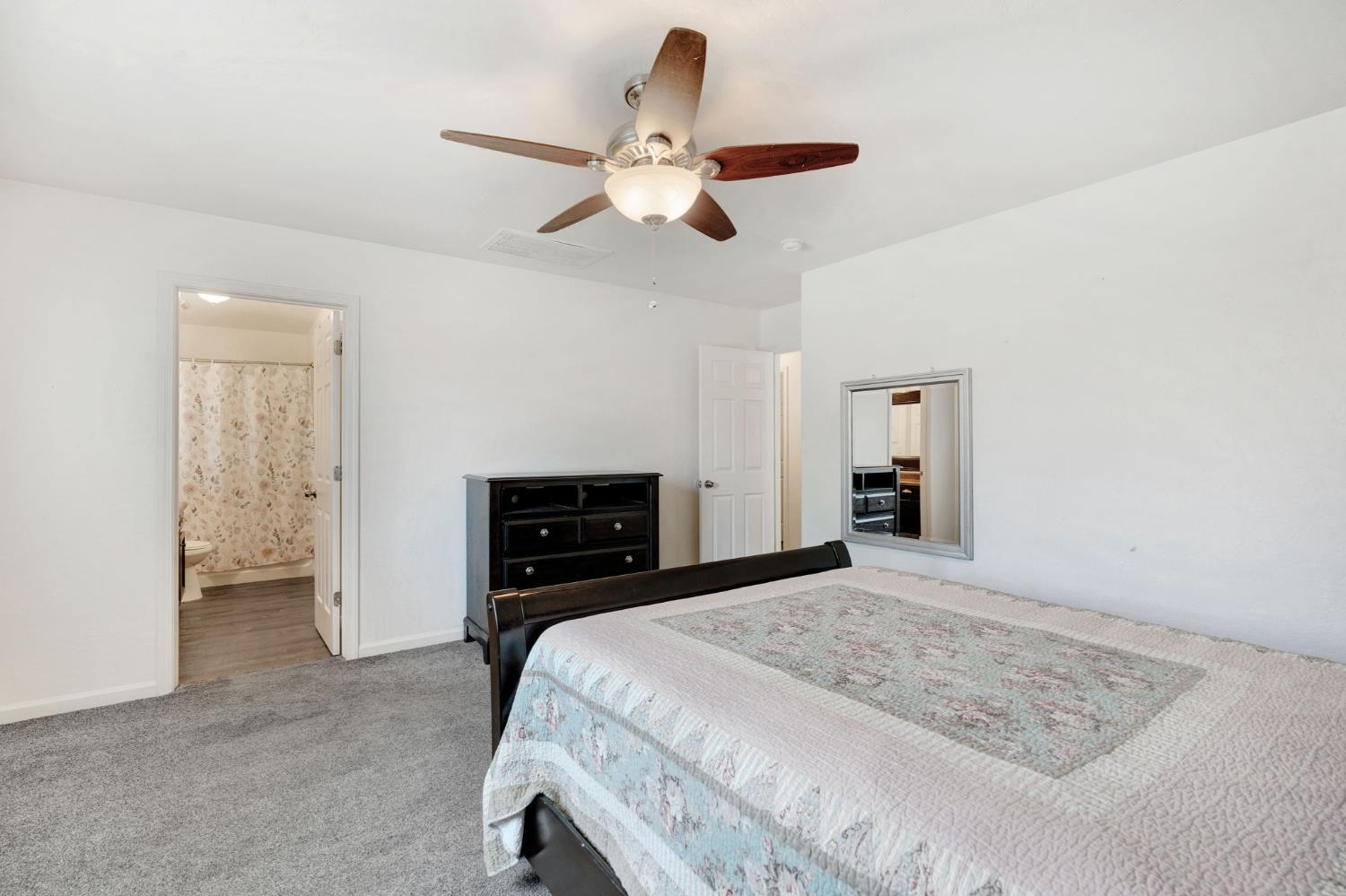 512 S Sunnyside Ave, Fresno, CA 93727