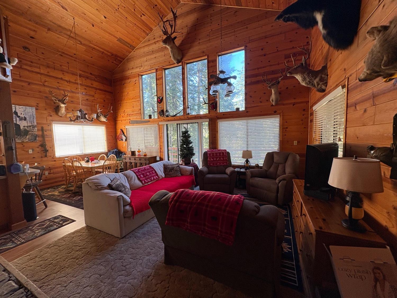58072 Summit Dr, Springville, CA 93265