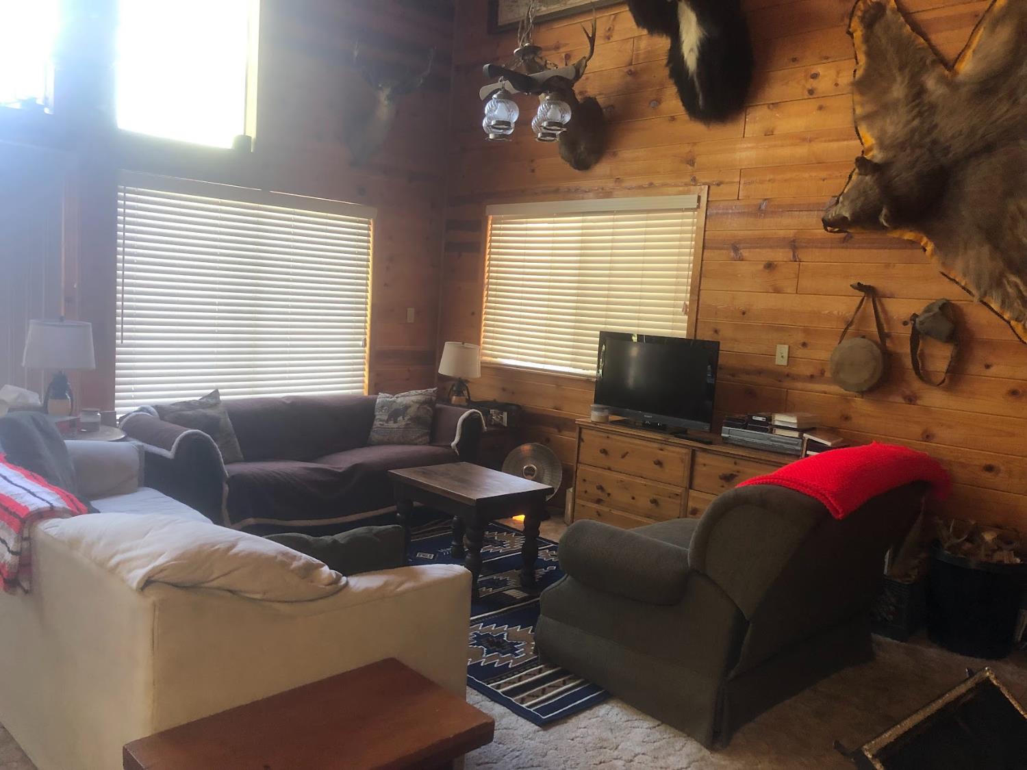 58072 Summit Dr, Springville, CA 93265