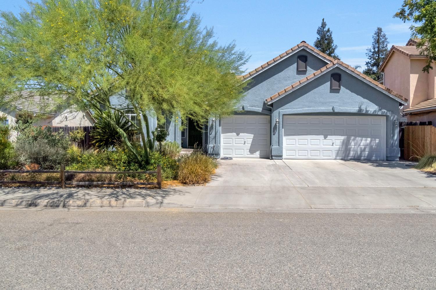 1138 E Pinehurst Ave, Fresno, CA 93730