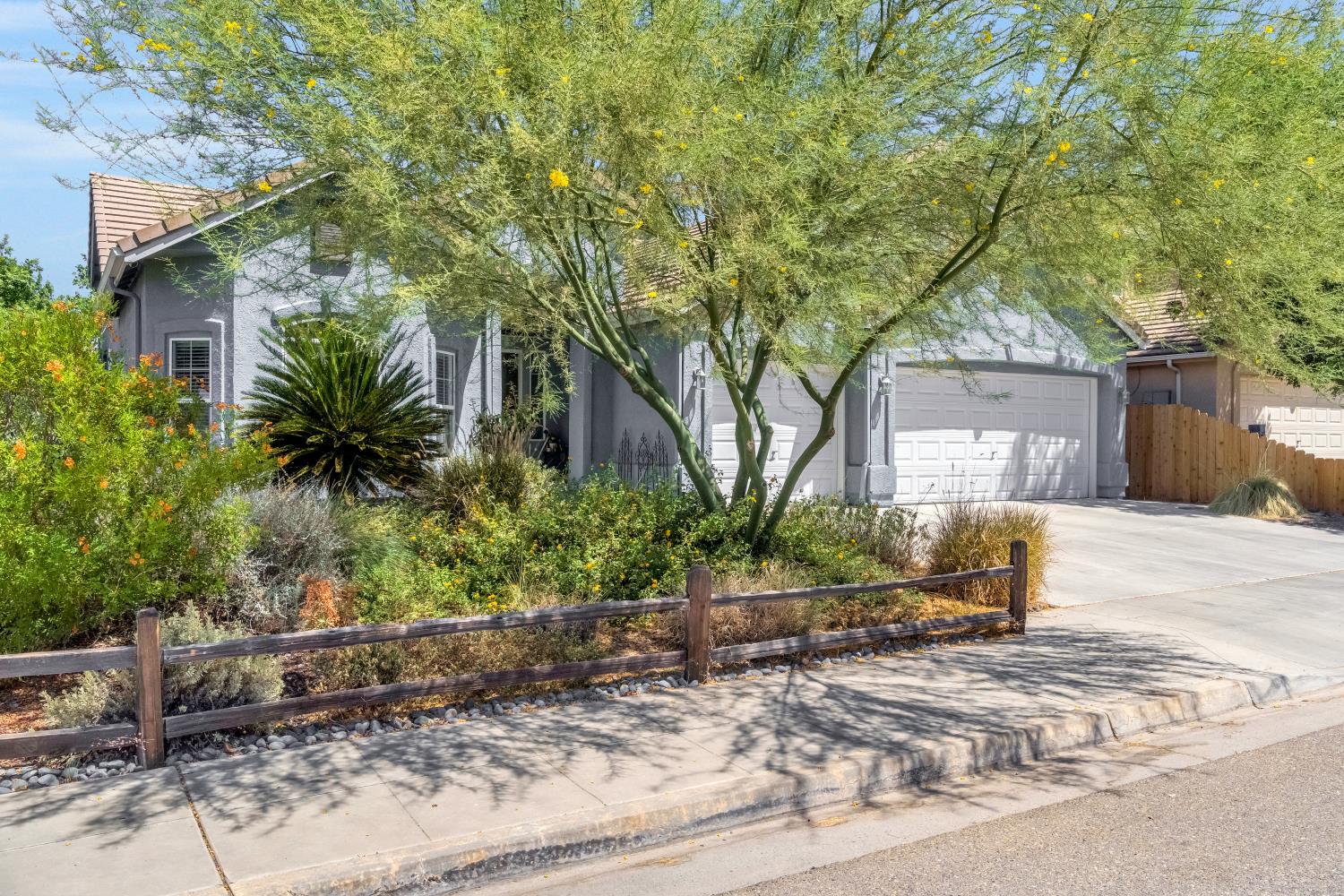 1138 E Pinehurst Ave, Fresno, CA 93730