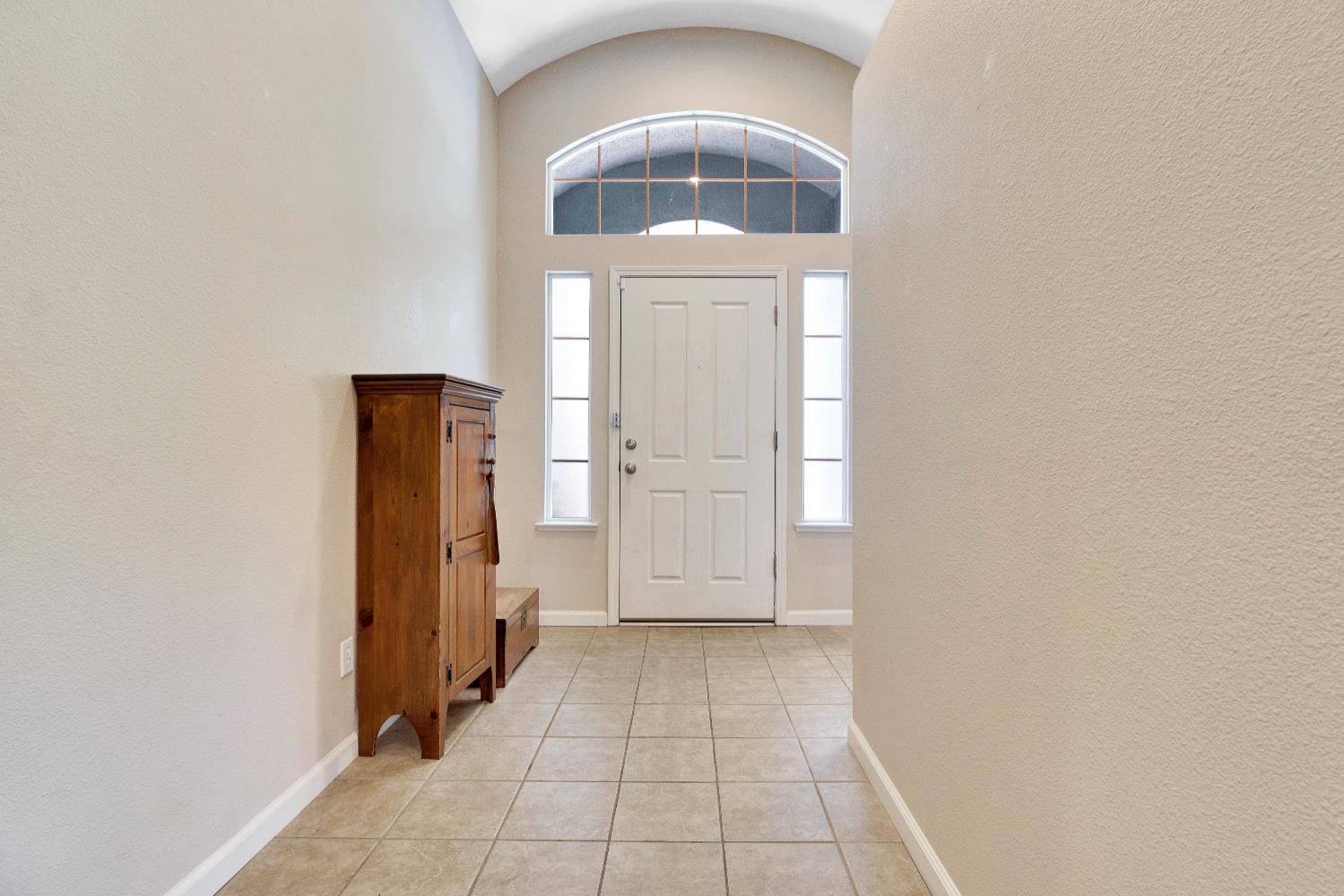 1138 E Pinehurst Ave, Fresno, CA 93730