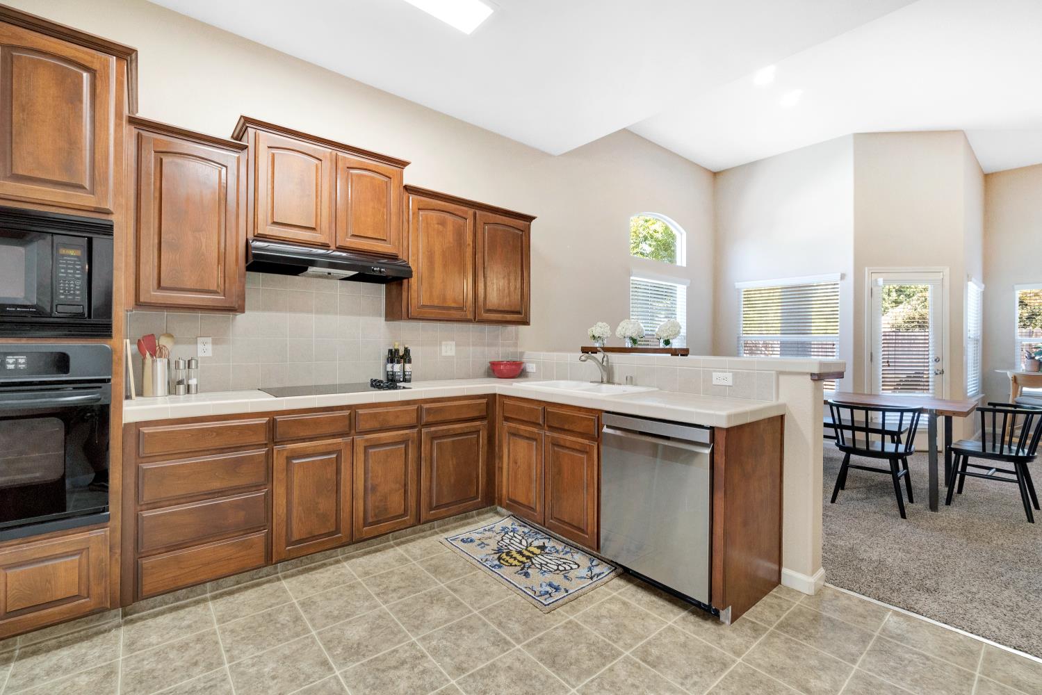 1138 E Pinehurst Ave, Fresno, CA 93730