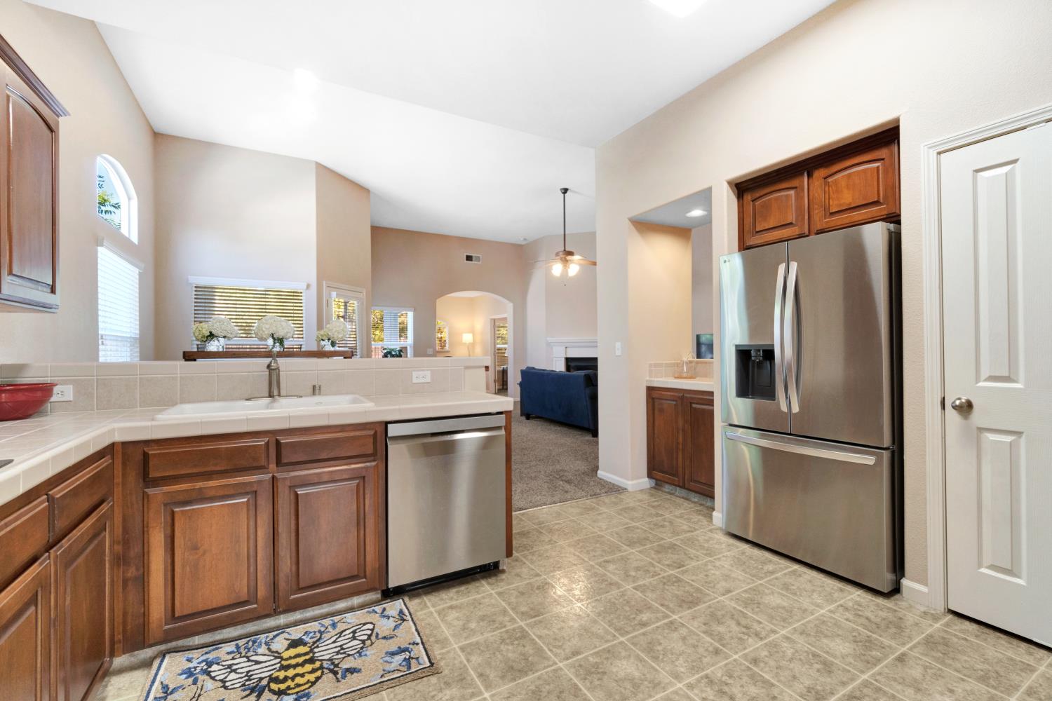 1138 E Pinehurst Ave, Fresno, CA 93730