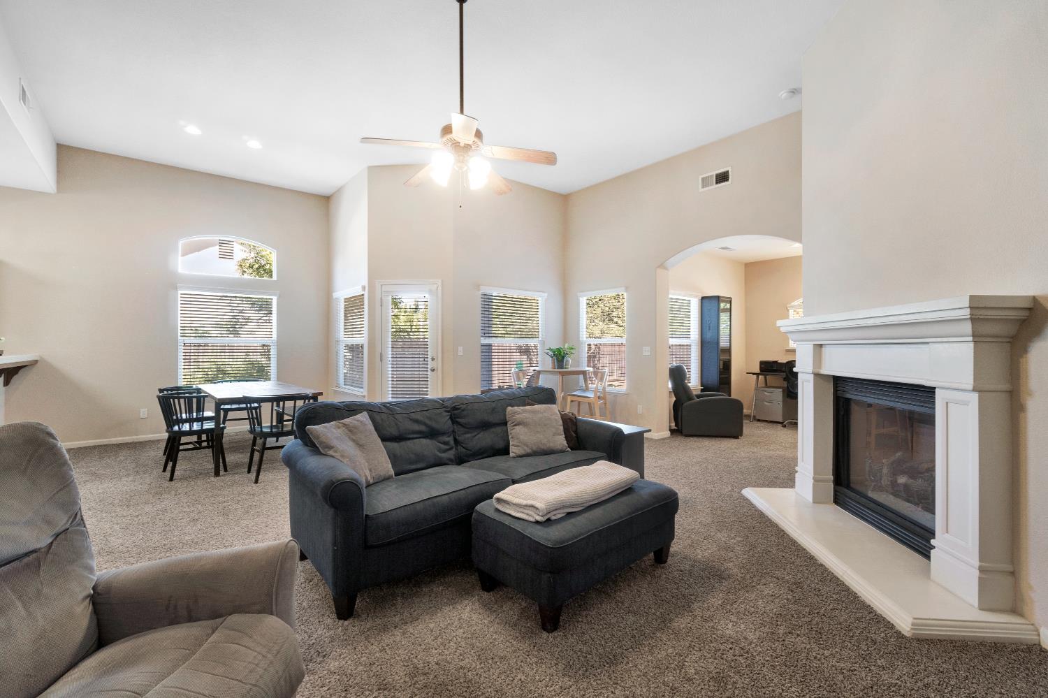 1138 E Pinehurst Ave, Fresno, CA 93730