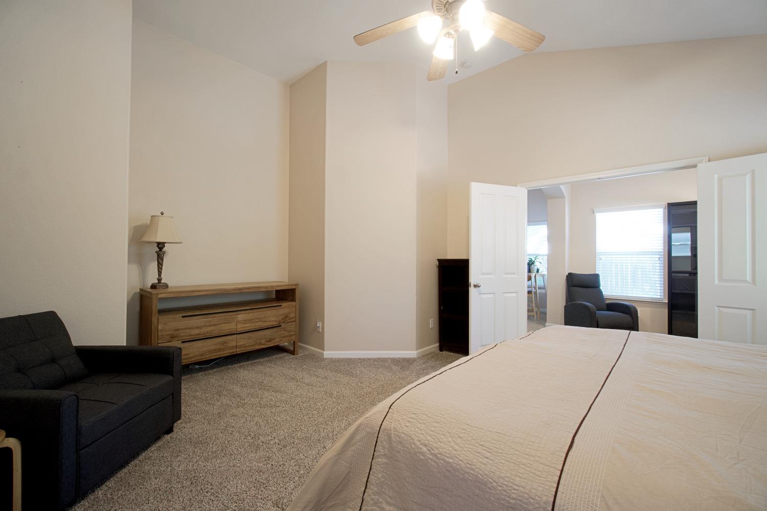 1138 E Pinehurst Ave, Fresno, CA 93730