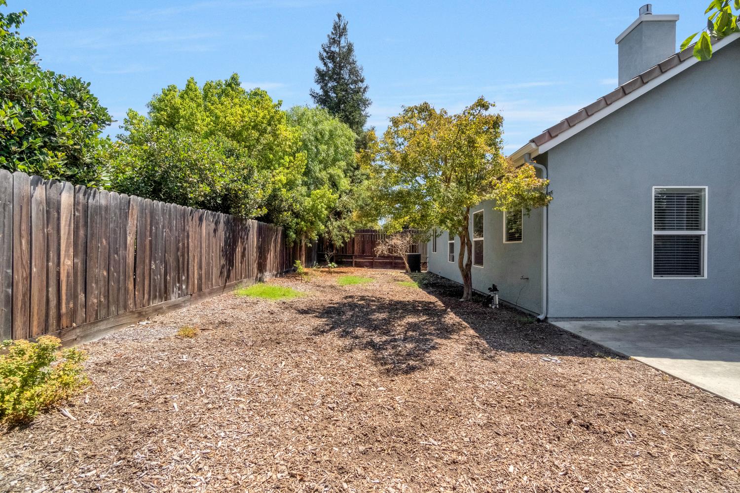 1138 E Pinehurst Ave, Fresno, CA 93730