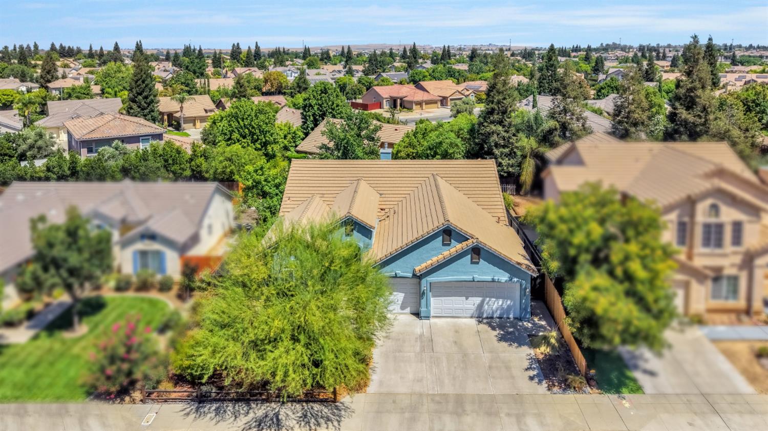 1138 E Pinehurst Ave, Fresno, CA 93730