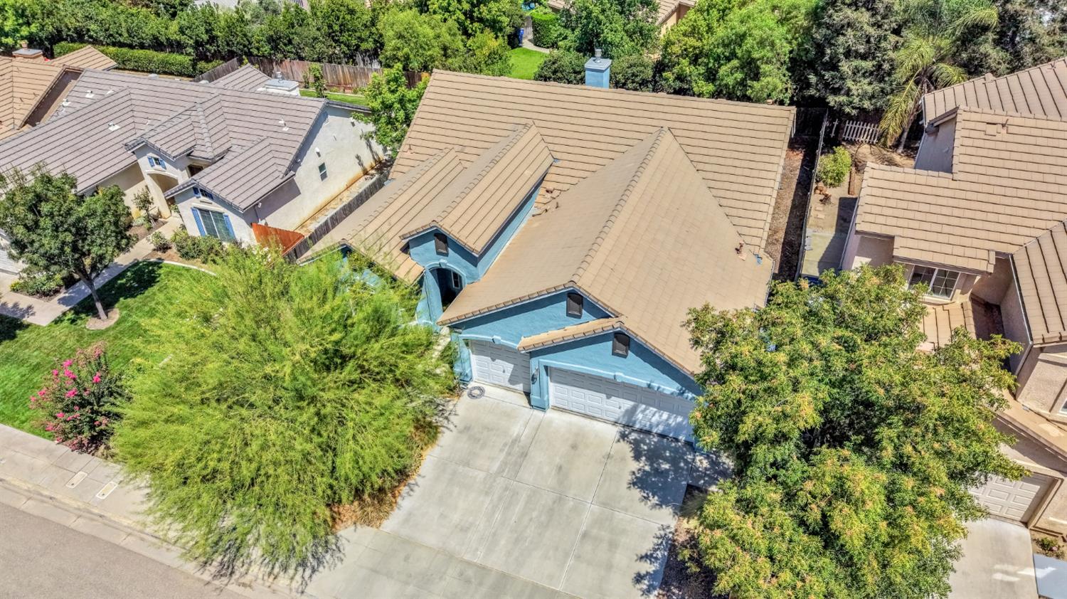 1138 E Pinehurst Ave, Fresno, CA 93730