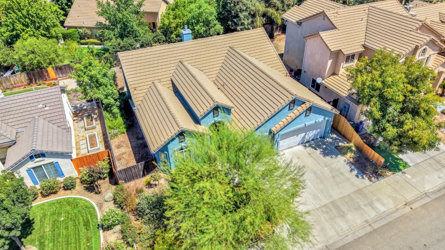 1138 E Pinehurst Ave, Fresno, CA 93730