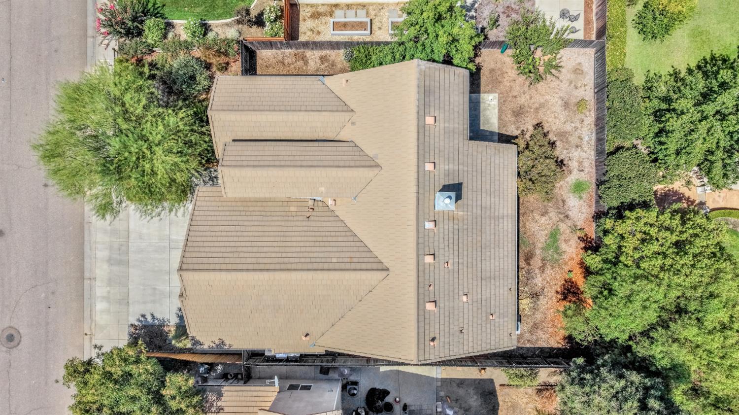 1138 E Pinehurst Ave, Fresno, CA 93730