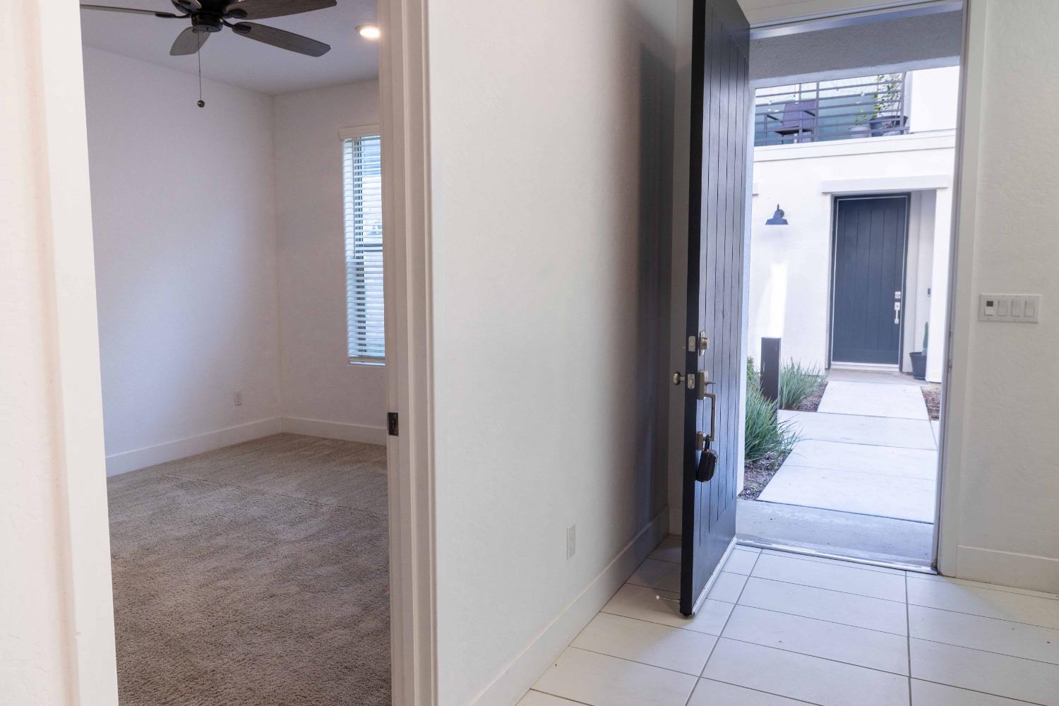 10973 N Blackberry Dr, Fresno, CA 93730