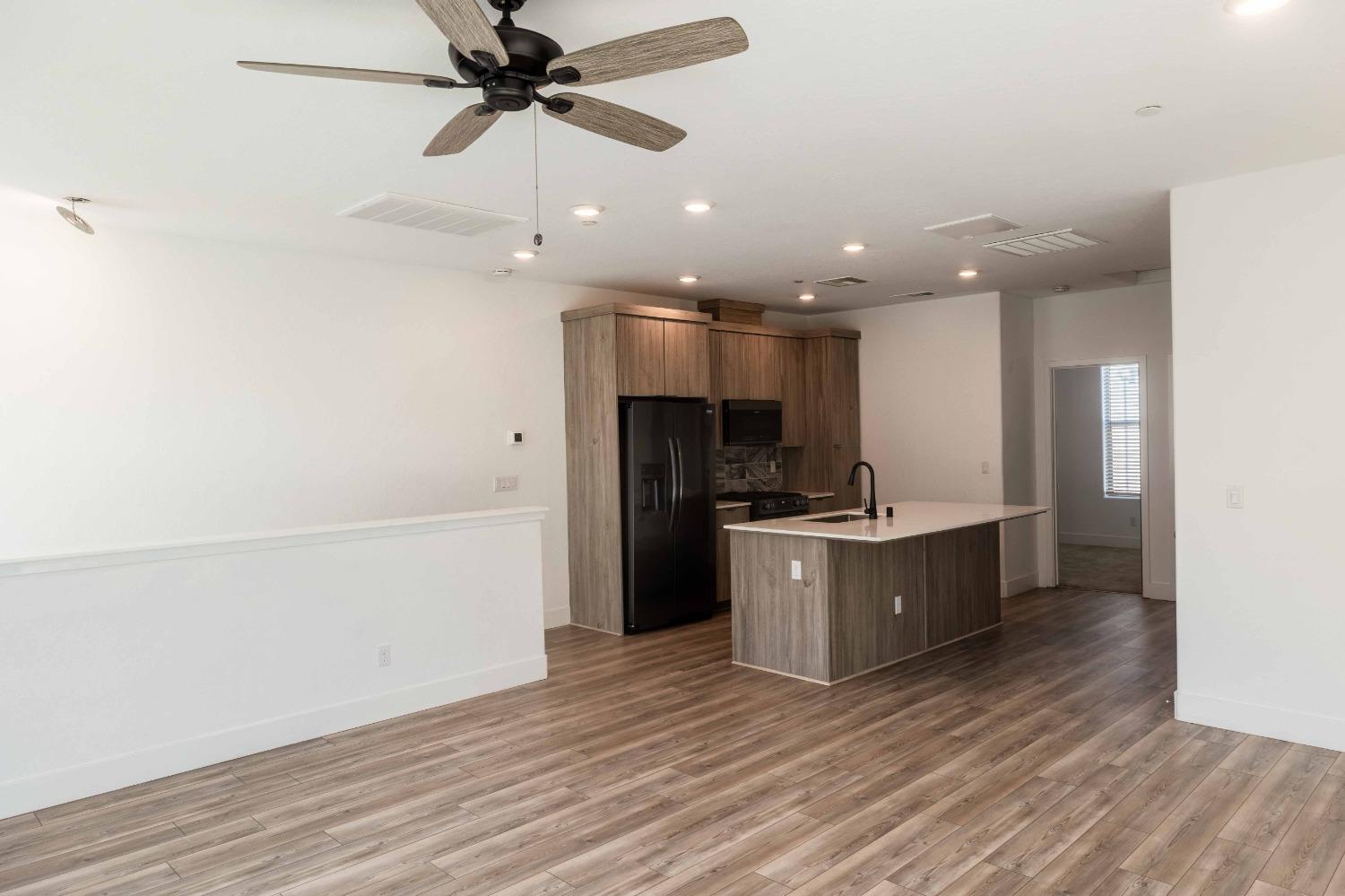 10973 N Blackberry Dr, Fresno, CA 93730