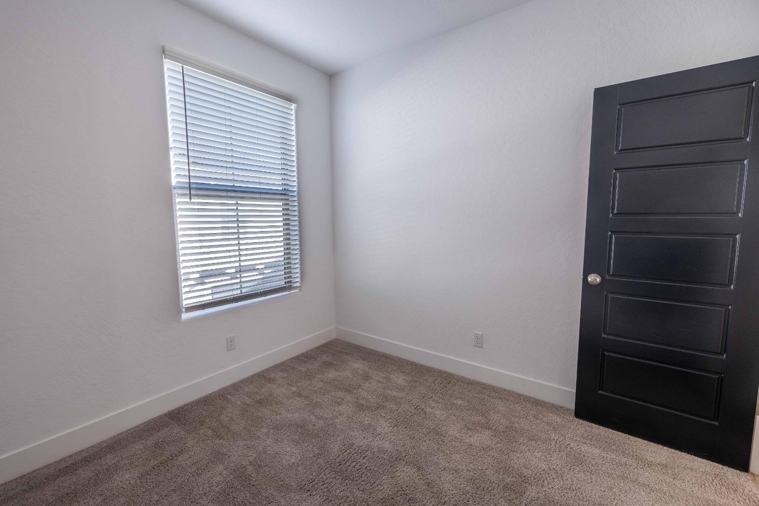 10973 N Blackberry Dr, Fresno, CA 93730