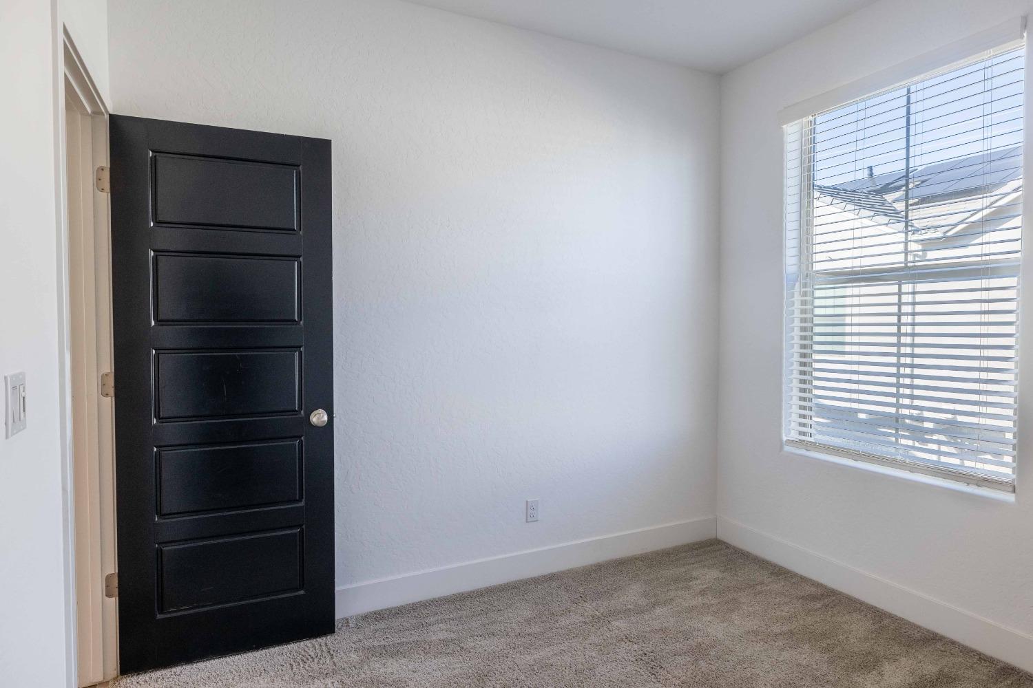 10973 N Blackberry Dr, Fresno, CA 93730