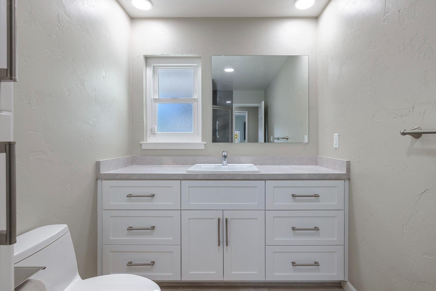 1381 E Revere Rd, Fresno, CA 93720