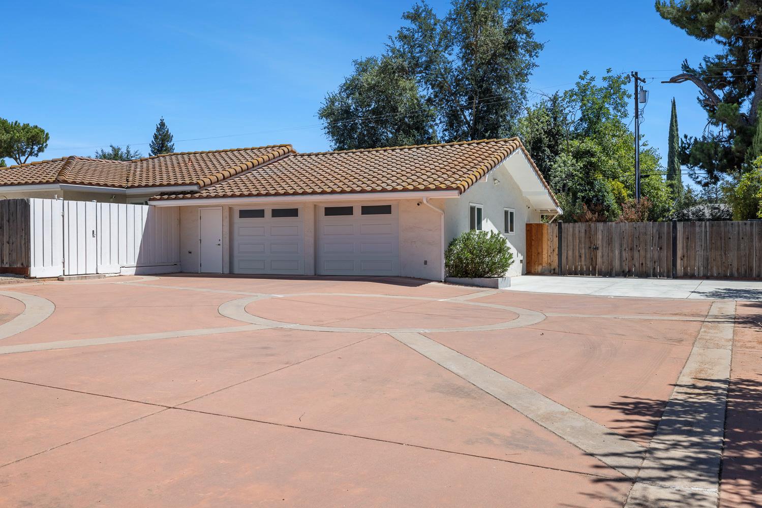 1381 E Revere Rd, Fresno, CA 93720