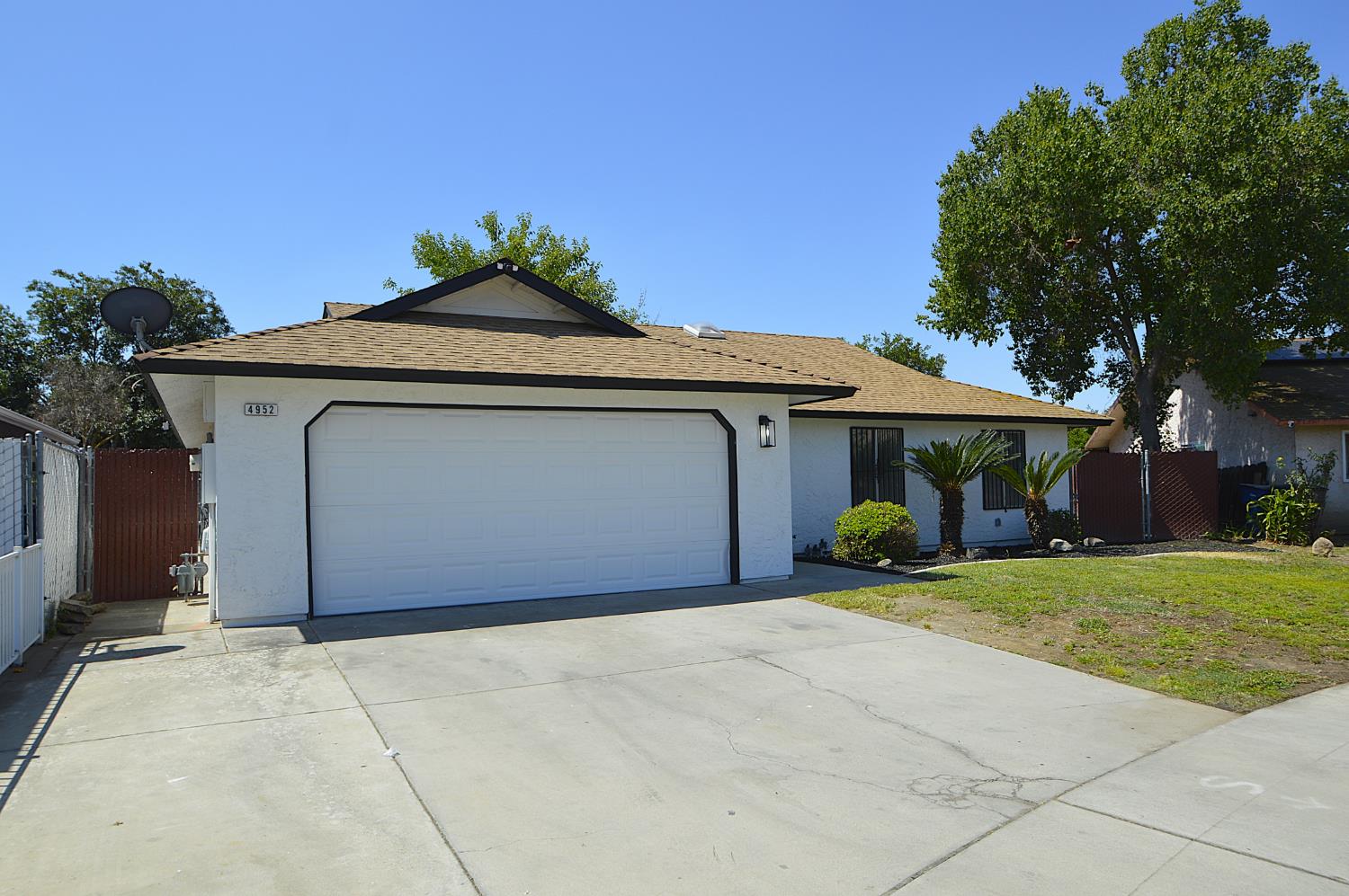 4952 E Huntington Ave, Fresno, CA 93727