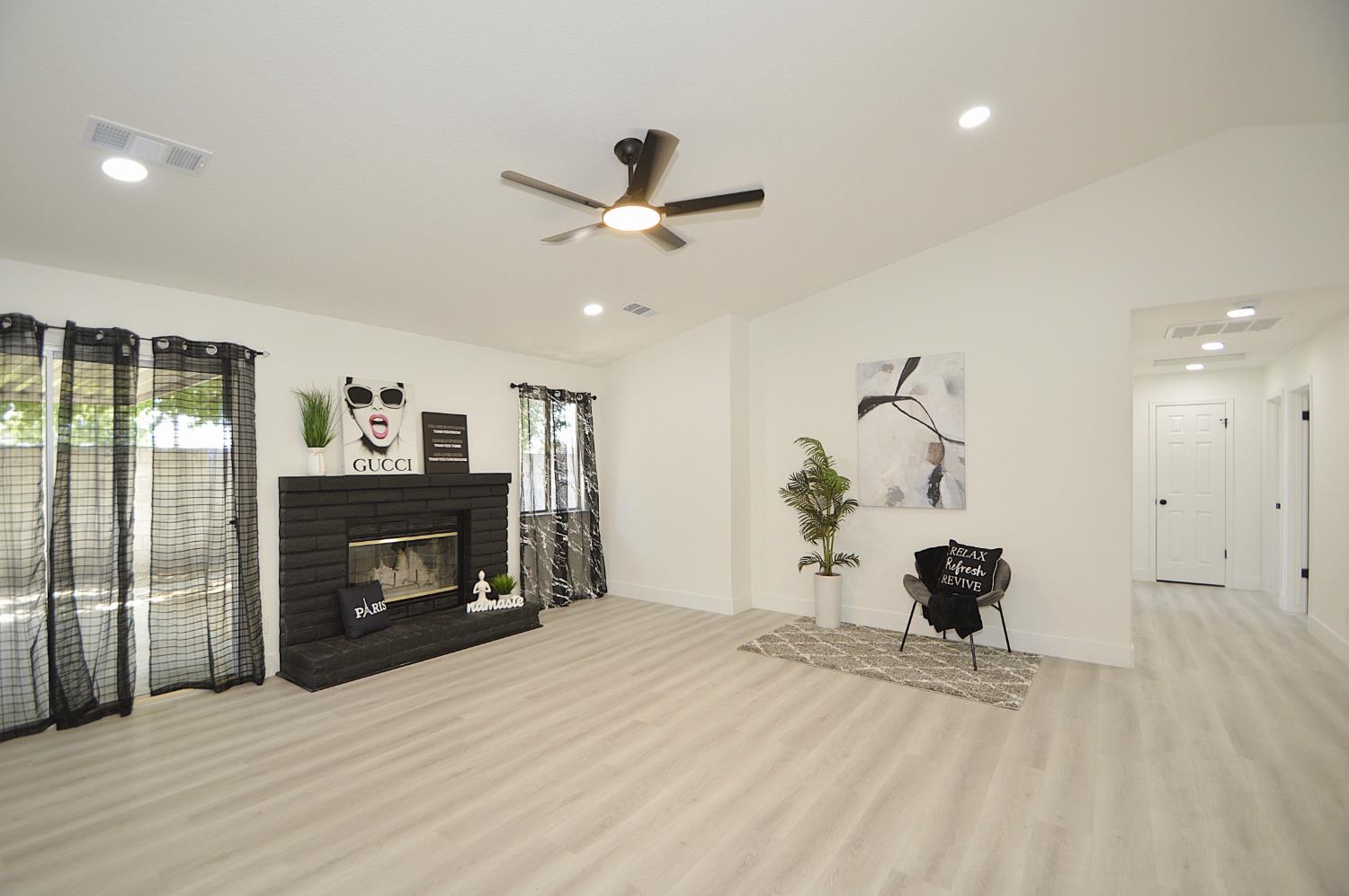 4952 E Huntington Ave, Fresno, CA 93727