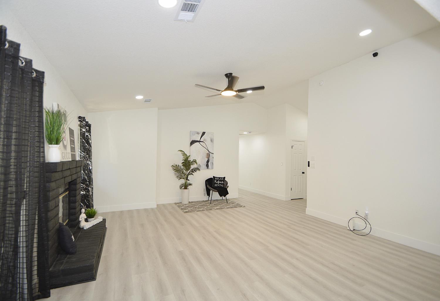 4952 E Huntington Ave, Fresno, CA 93727