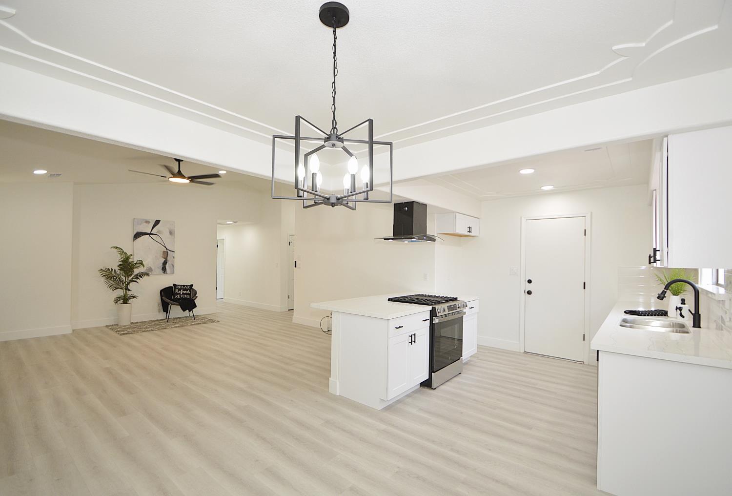 4952 E Huntington Ave, Fresno, CA 93727