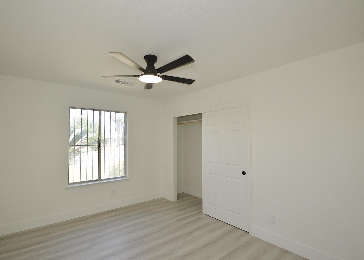 4952 E Huntington Ave, Fresno, CA 93727