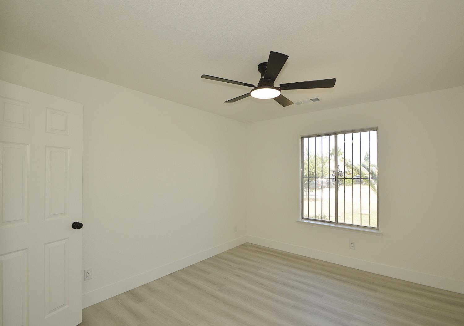 4952 E Huntington Ave, Fresno, CA 93727