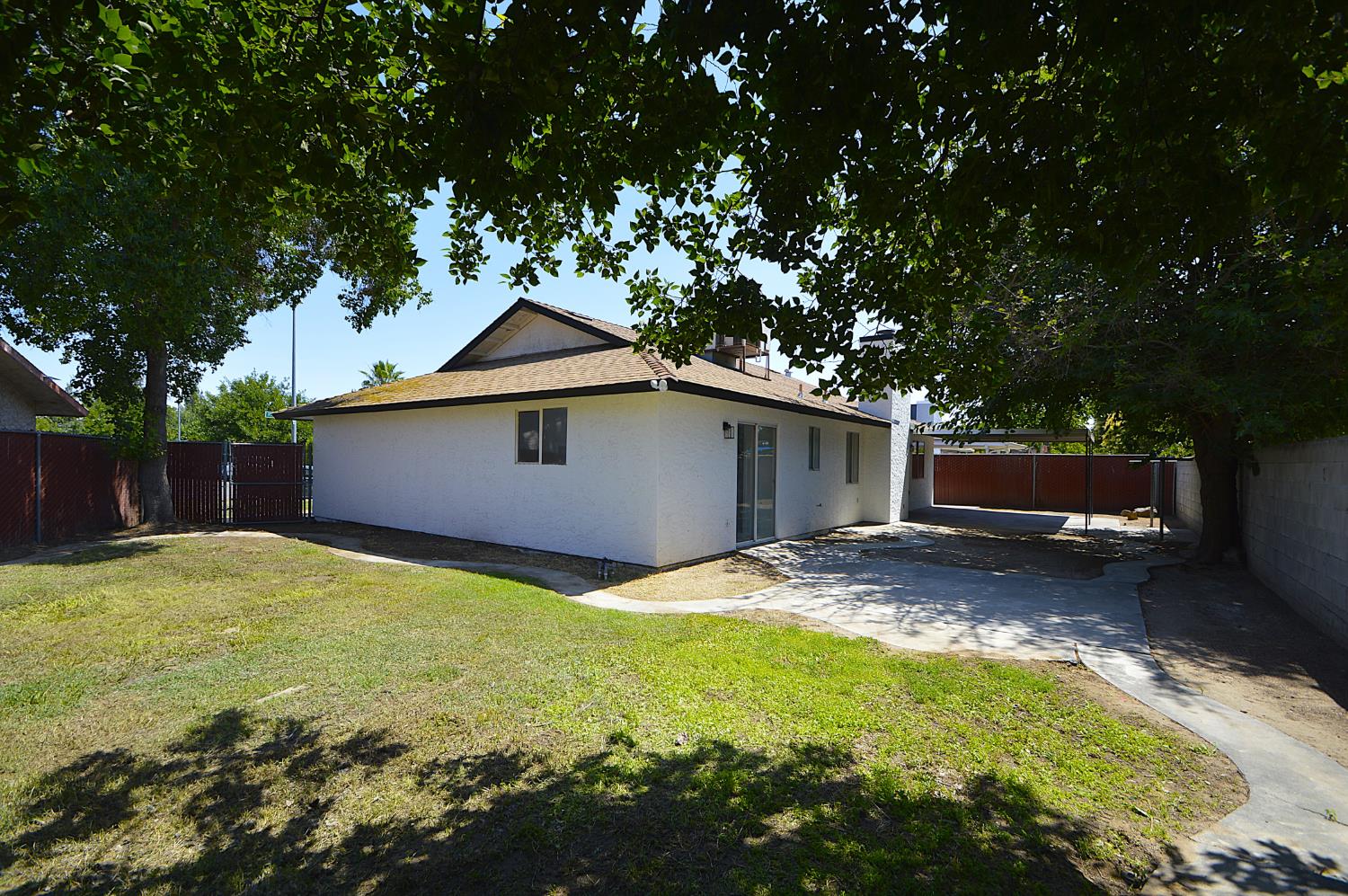 4952 E Huntington Ave, Fresno, CA 93727