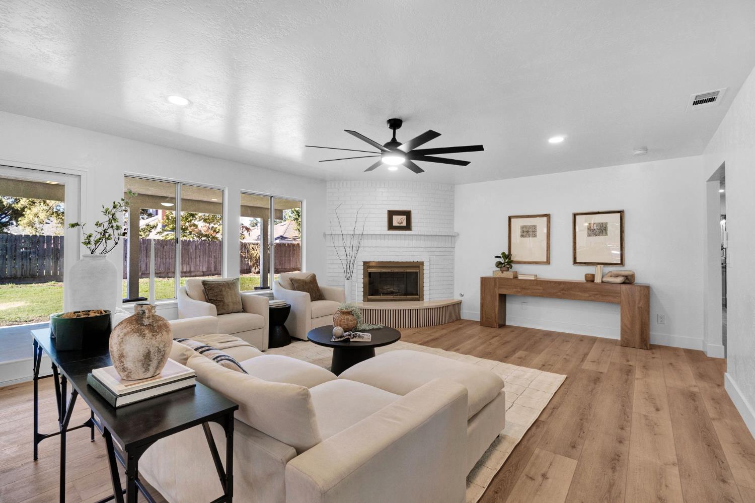 604 W Ellery Ave, Clovis, CA 93612