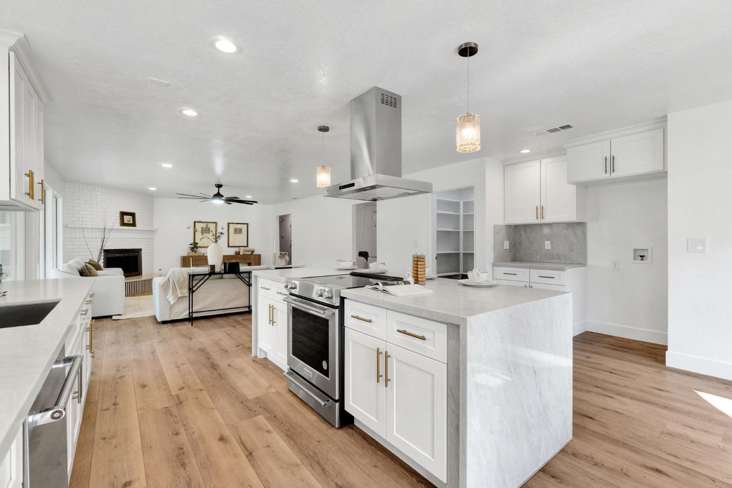 604 W Ellery Ave, Clovis, CA 93612