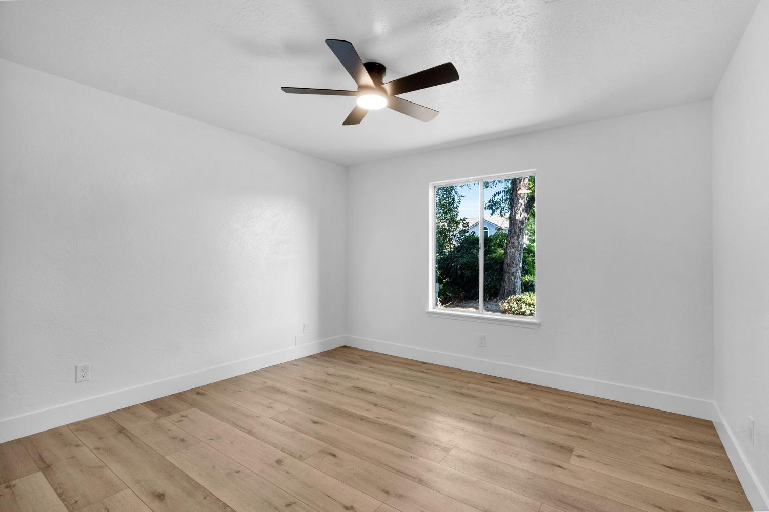 604 W Ellery Ave, Clovis, CA 93612