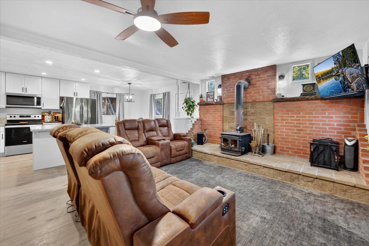 33412 Linson Rd, Tollhouse, CA 93667