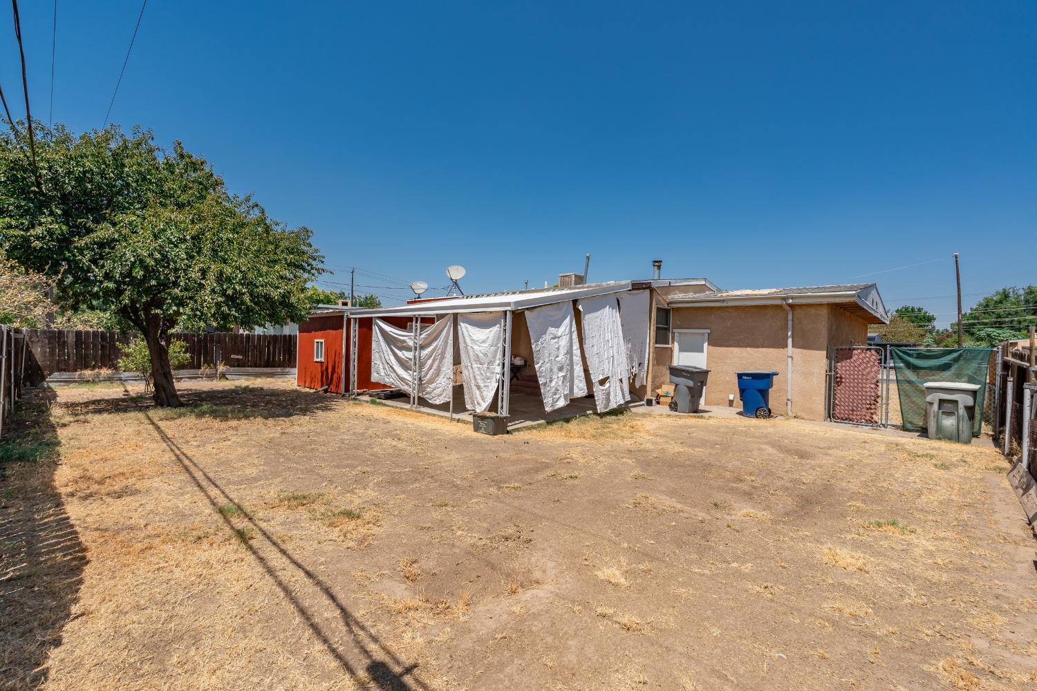 1625 W Pontiac Way, Fresno, CA 93705