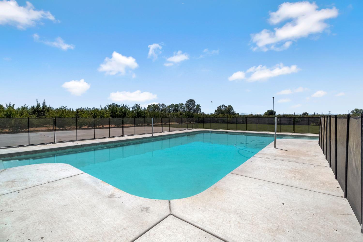 248 S Quality Ave, Sanger, CA 93657