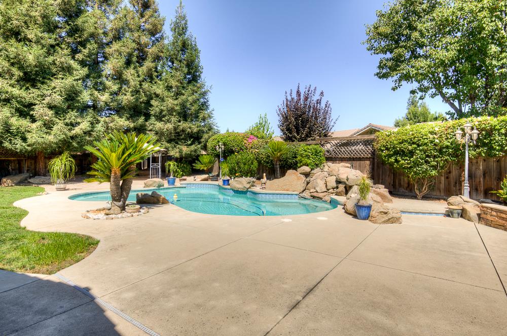 2855 Richert Ave, Clovis, CA 93611