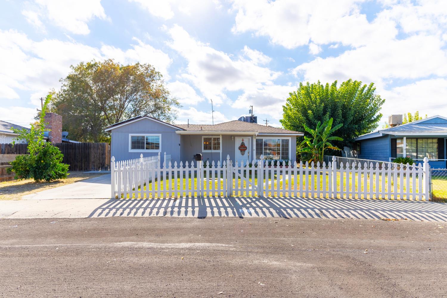 609 College Ave, Coalinga, CA 93210