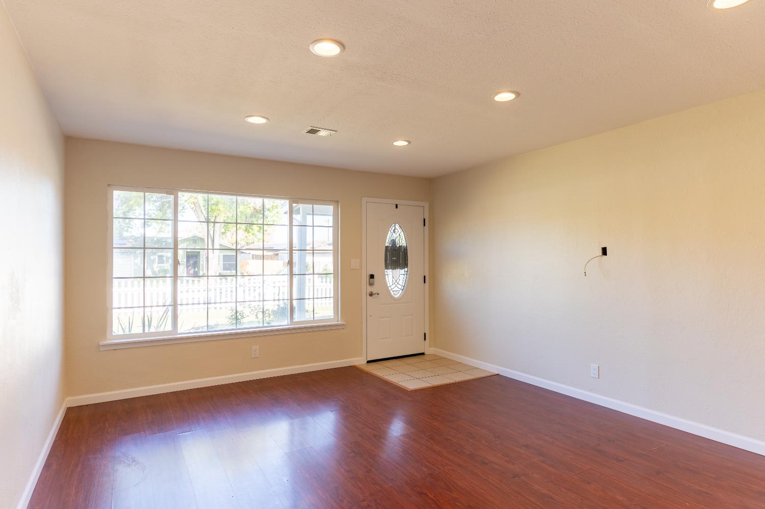 609 College Ave, Coalinga, CA 93210